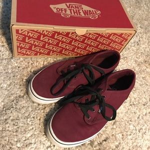 Men’s maroon vans